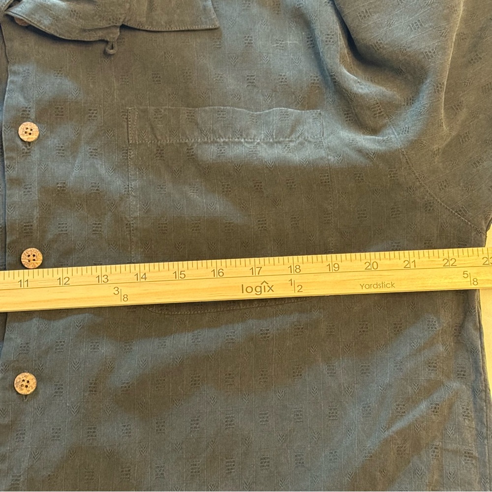TOMMY BAHAMA “Chairman of the board” black silk camp shirt men’s M embroidered - Picture 8 of 9